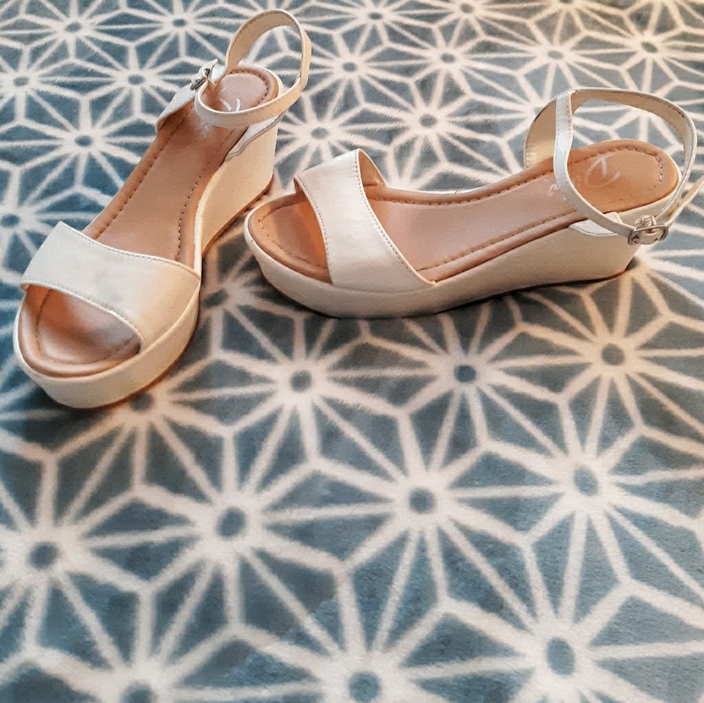 Dila London White Platform Sandals